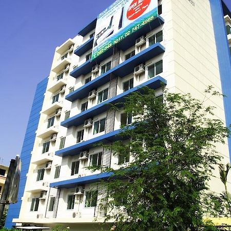 Cs Residence Bangkok Bagian luar foto