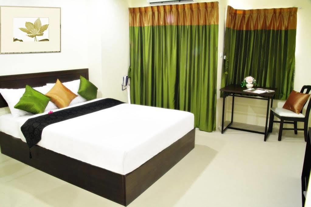 Cs Residence Bangkok Bagian luar foto